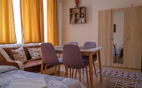 Devin Brand New Cosy Apartment